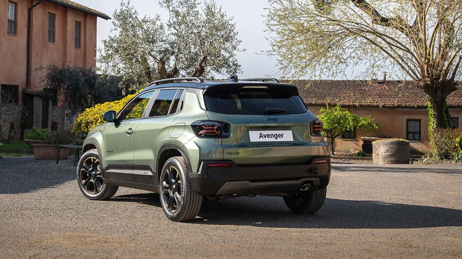 Ντεμπούτο για το ανανεωμένο Jeep Avenger  